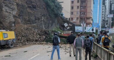 Rain Triggers Landslides in Shimla, Cart Road Blocked and Vehicles Damaged HIMACHAL HEADLINES