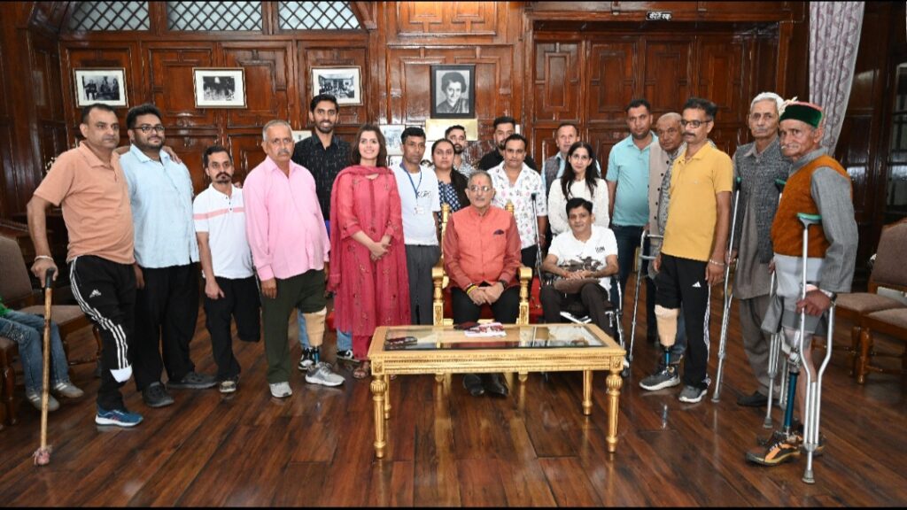 Himachal Governor distributes artificial limbs to persons with disabilities  HIMACHAL HEADLINES