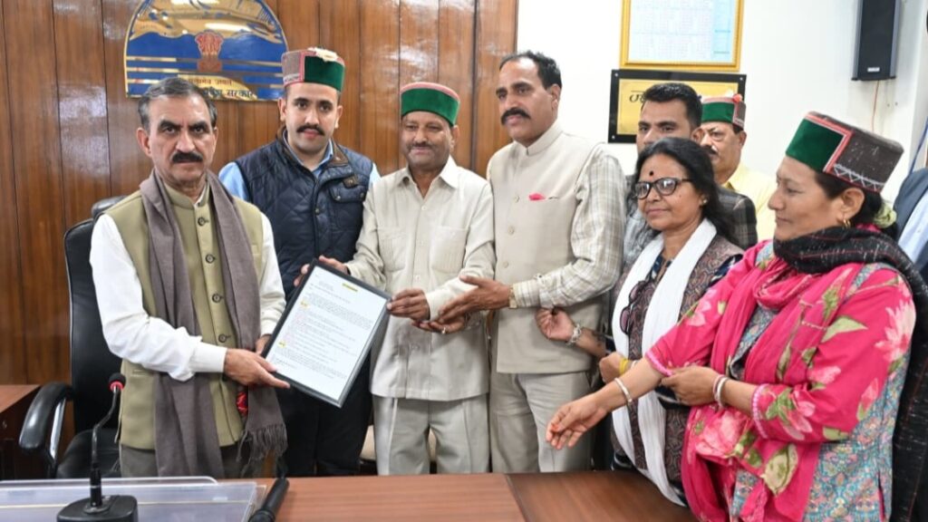 Senior BJP leader Brij Lal joins Congress Party with over 300 supporters Senior BJP leader Brij Lal joins Congress Party with over 300 supporters HIMACHAL HEADLINES