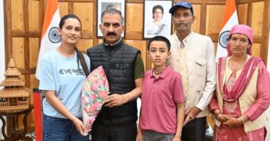 Sukhu honored Everest winner Ruchi Thakur HIMACHAL HEADLINES