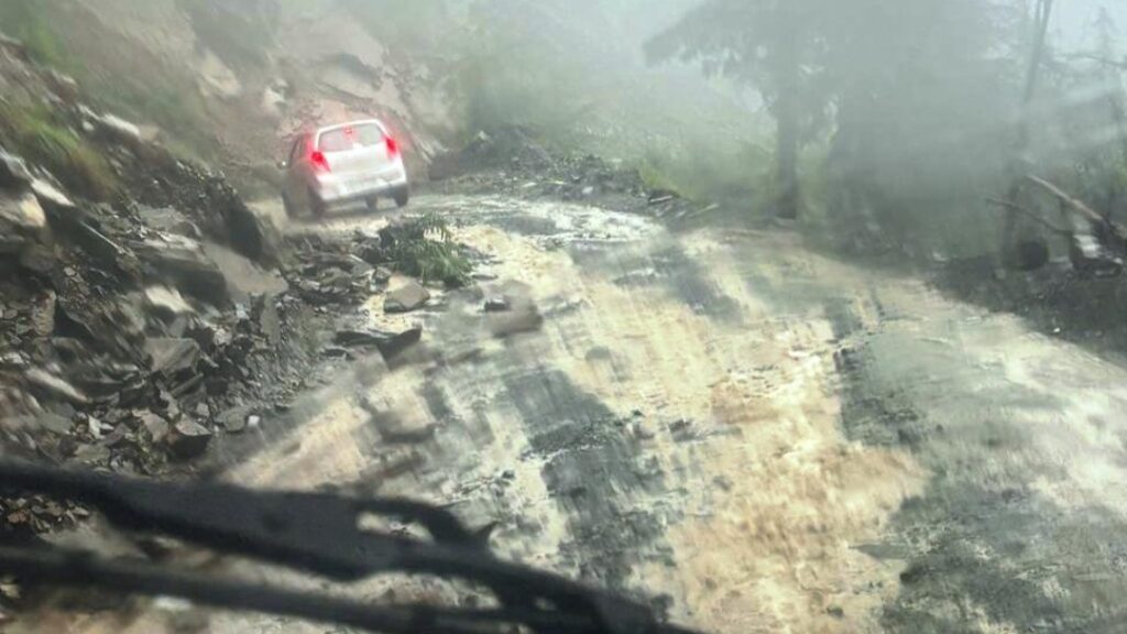 Bhattakufar–Chamiyana Super Specialty Hospital Road in Poor Condition, Causing Hardship to Patients and Staff Bhattakufar–Chamiyana Super Specialty Hospital Road in Poor Condition, Causing Hardship to Patients and Staff HIMACHAL HEADLINES