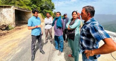 A landslide in Fenevati has caused a house to collapse, threatening to collapse HIMACHAL HEADLINES
