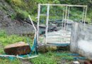 A huge rock fell on the gate of Ashwani Khad Pump House, a major accident was averted.