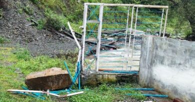 A huge rock fell on the gate of Ashwani Khad Pump House, a major accident was averted. HIMACHAL HEADLINES