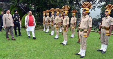 Governor hoists National Flag at Lok Bhavan on 80th Independence Day HIMACHAL HEADLINES