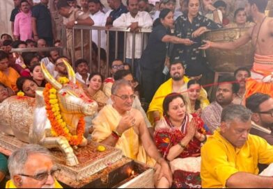 Governor offers prayers at Mahakaleshwar, Kal Bhairav and Mangalnath temples