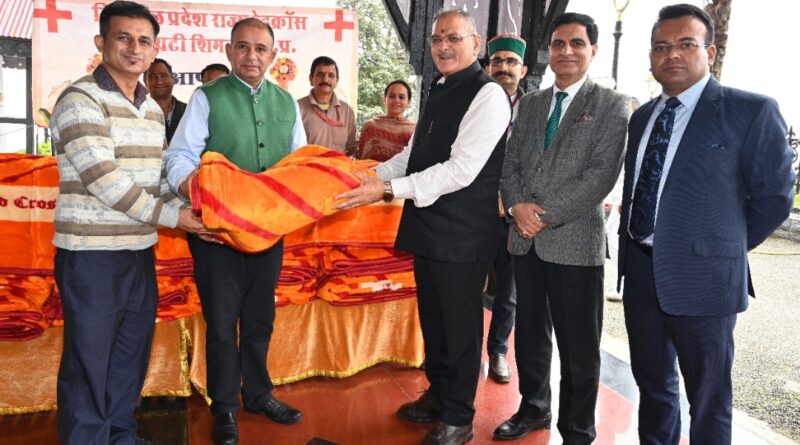 Governor distributes blankets for pediatric ward of IGMC Shimla HIMACHAL HEADLINES