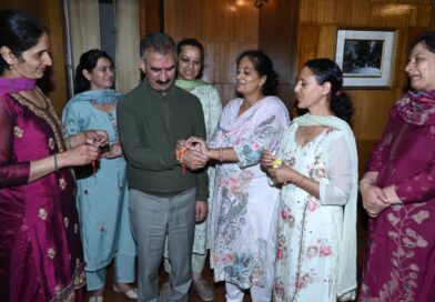 Governor and  CM felicitate people on occasion of Raksha Bandhan