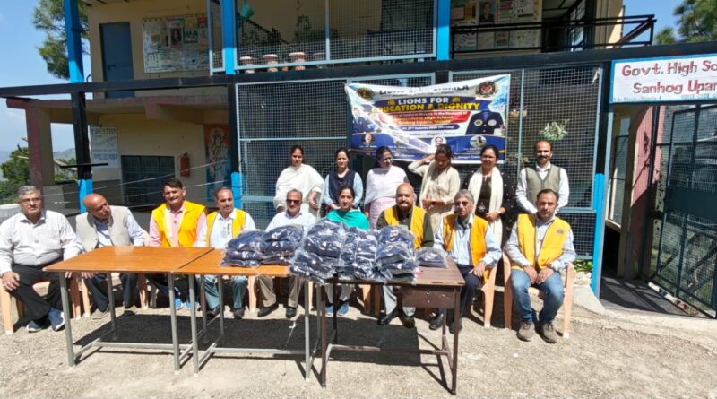 Lions Club Shimla Distributes Blazers to 33 Students