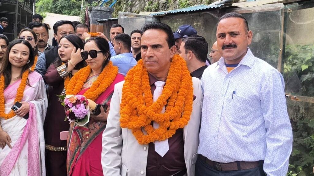 Principal Banwari Lal Keshav retires after 31 years of dedicated service Principal Banwari Lal Keshav retires after 31 years of dedicated service HIMACHAL HEADLINES