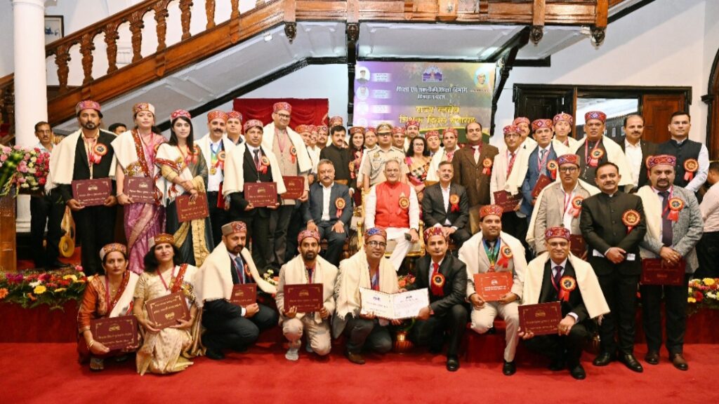 Governor confers state teachers award on 32 teachers HIMACHAL HEADLINES