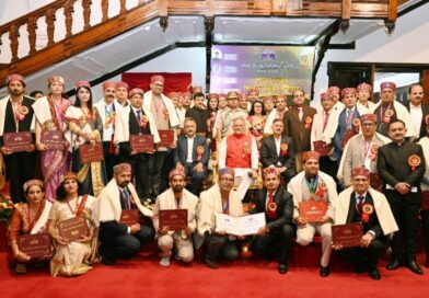 Governor confers state teachers award on 32 teachers