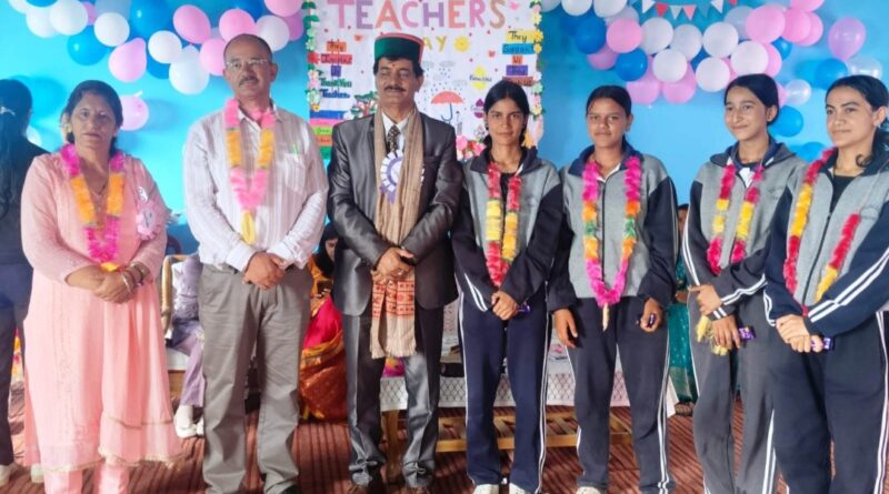 Girls of Chiyog School won trophies in Kabaddi and Thoda Girls of Chiyog School won trophies in Kabaddi and Thoda HIMACHAL HEADLINES