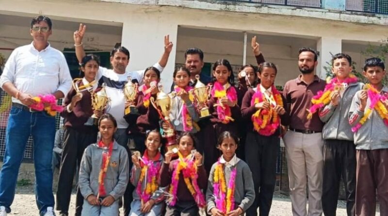 Mundu School girls created history in wrestling and judo HIMACHAL HEADLINES