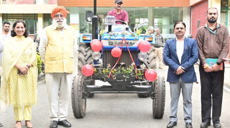 IDBI Bank Donates Tractor to UHF Nauni HIMACHAL HEADLINES