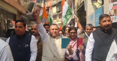 Congress workers staged protest outside State Election Commission office against CEC HIMACHAL HEADLINES