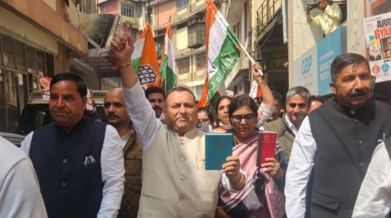 Congress workers staged protest outside State Election Commission office against CEC HIMACHAL HEADLINES