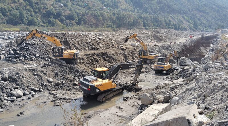 Concrete in the River: Kullu Residents Challenge NHAI's Retaining Wall in the Beas HIMACHAL HEADLINES