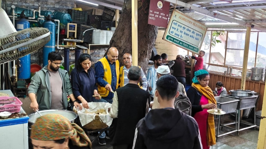 Lions Club Shimla Serves Breakfast and Lunch to Over 1,200 Patients and Attendants at IGMC HIMACHAL HEADLINES