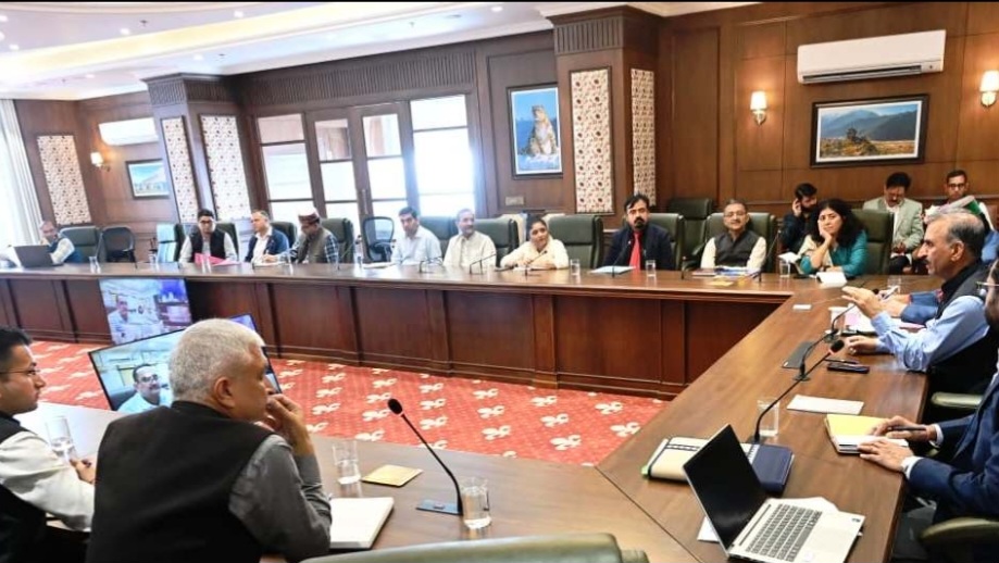 Job trainee doctors to be allowed to pursue PG courses: Sukhu HIMACHAL HEADLINES