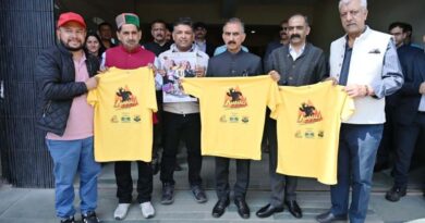 Sukhu releases T-shirt for 4th edition of Manali Marathon HIMACHAL HEADLINES